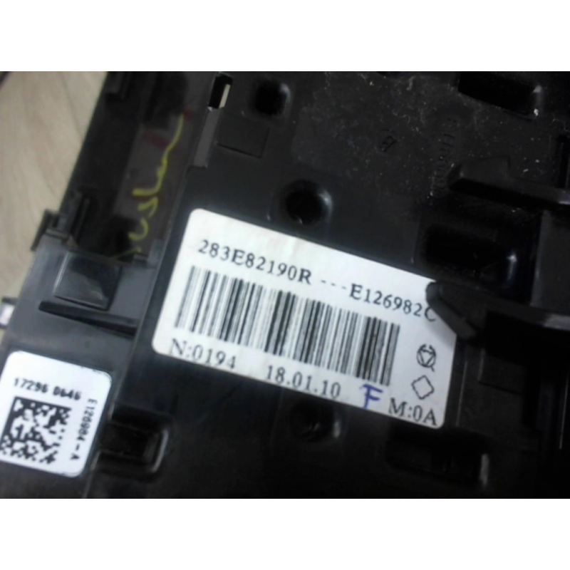 Bouton de warning DACIA DUSTER PHASE 2 d’occasion