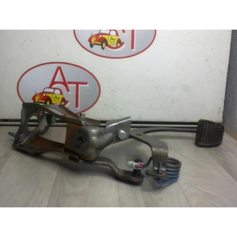 Pedalier d'embrayage TOYOTA HI-ACE d’occasion