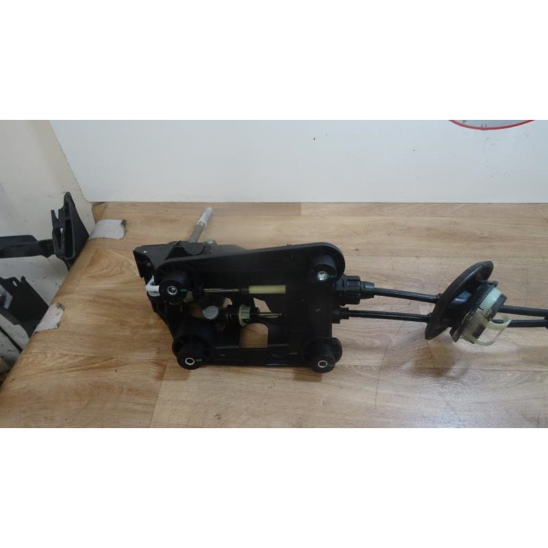 Cable levier de vitesses PEUGEOT 208 1.6 HDI d’occasion