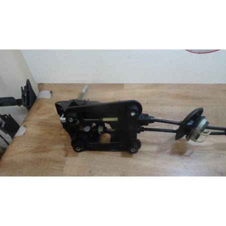 Cable levier de vitesses PEUGEOT 208 1.6 HDI d’occasion