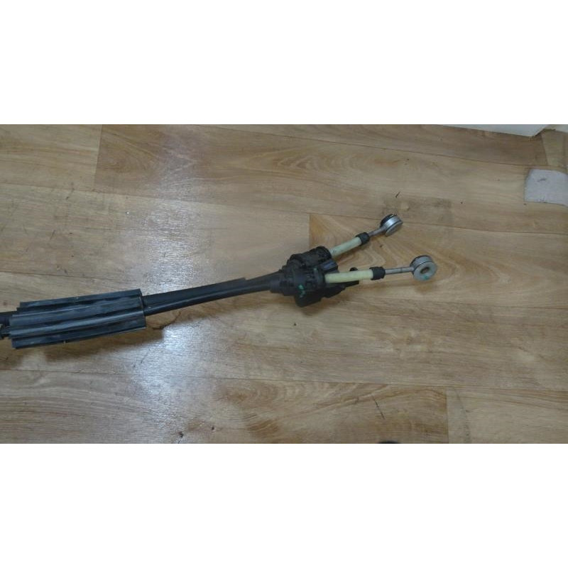 Cable levier de vitesses PEUGEOT 208 1.6 HDI d’occasion