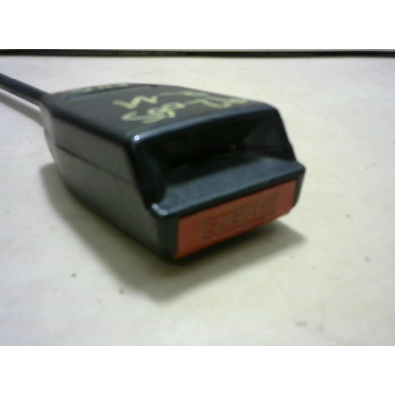 Attache ceinture avant gauche RENAULT R11 d’occasion