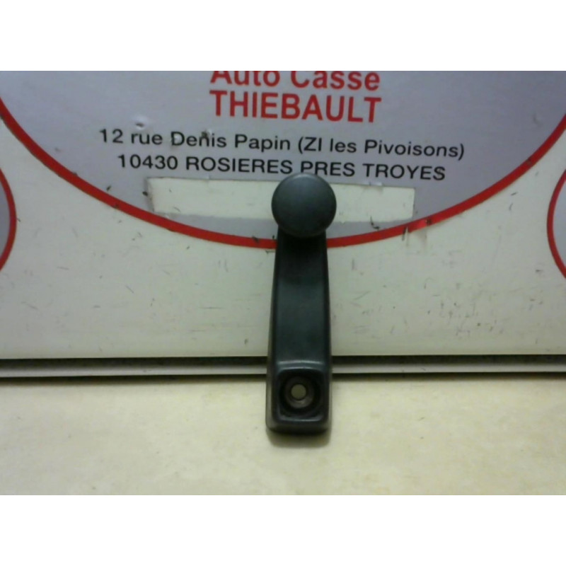Manivelle de leve vitre RENAULT R6 d’occasion