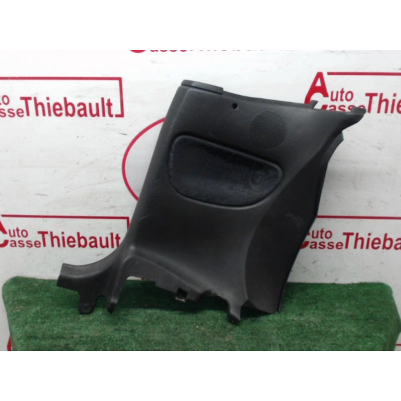 Garniture laterale arriere droite PEUGEOT 206 CC d’occasion