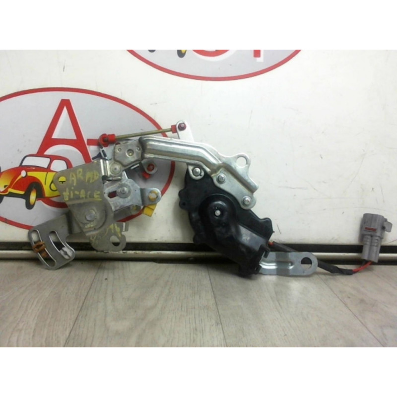 Serrure de porte laterale droite TOYOTA  d’occasion
