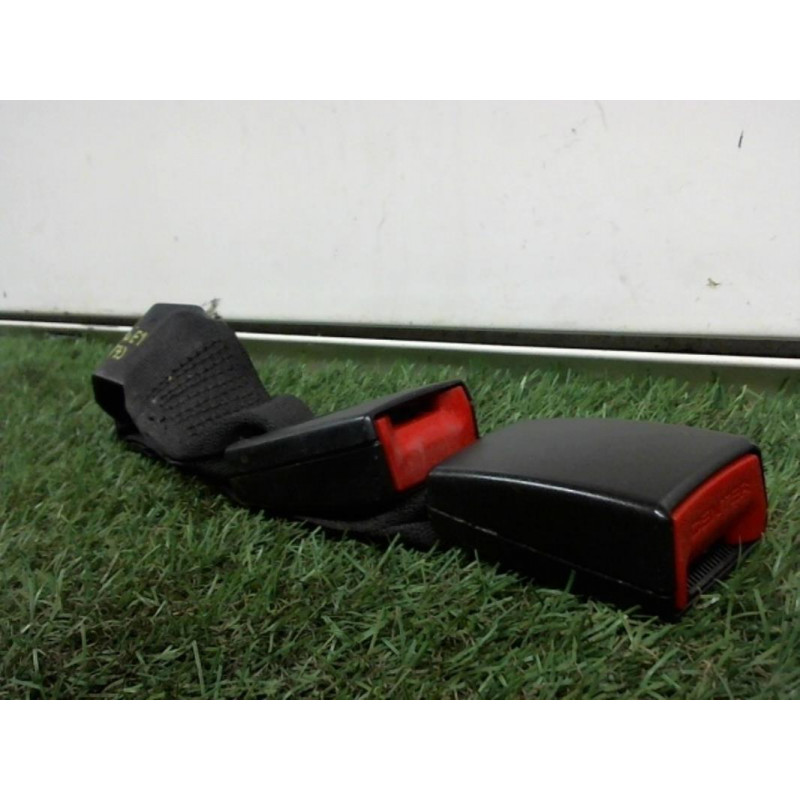 Attache ceinture arriere centrale BMW SERIE 1 (E87) PHASE 1 d’occasion