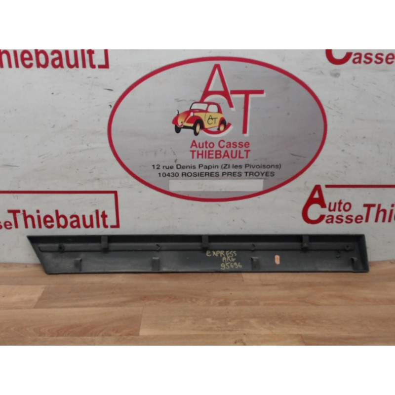 Baguette de porte arriere gauche  RENAULT EXPRESS PICK UP d’occasion