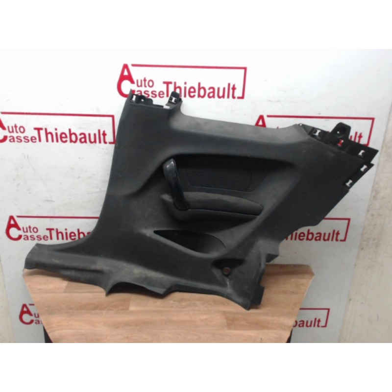 Garniture laterale arriere droite PEUGEOT 208 1.4 HDI d’occasion