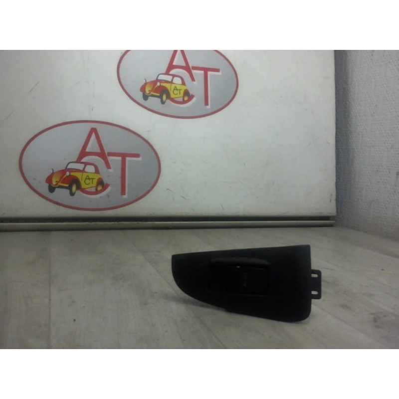 Interrupteur de leve vitre arriere droit TOYOTA AVENSIS II d’occasion