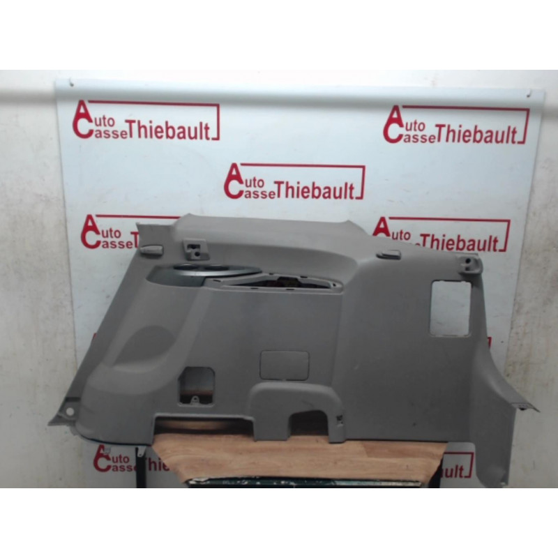 Garniture laterale arriere droite MITSUBISHI GRANDIS d’occasion