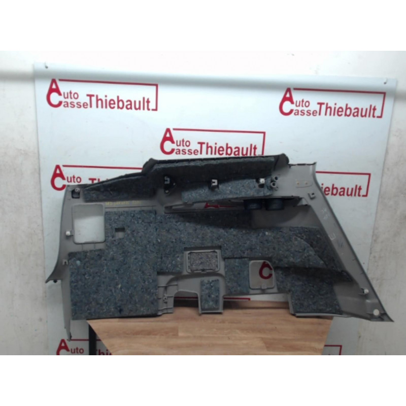 Garniture laterale arriere droite MITSUBISHI GRANDIS d’occasion