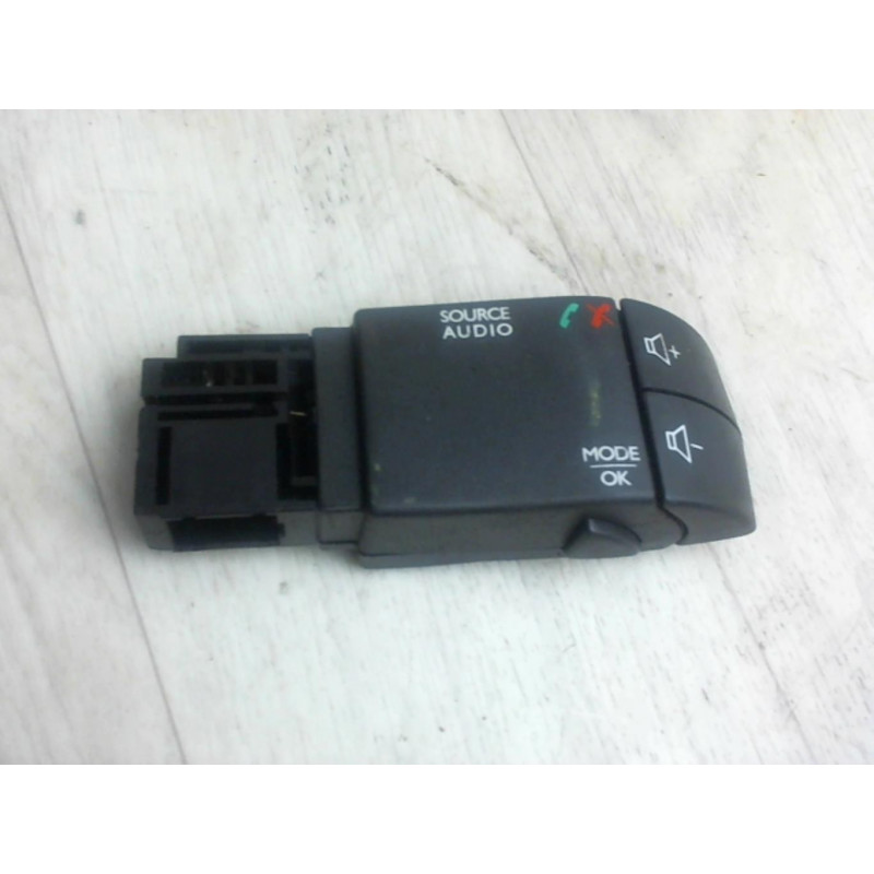 Commande autoradio DACIA  d’occasion