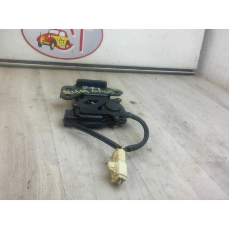 Serrure de coffre TOYOTA AVENSIS II d’occasion
