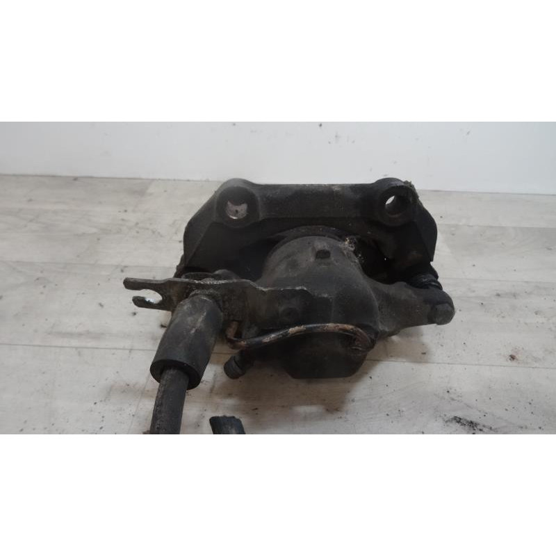 Etrier avant gauche (freinage) VOLKSWAGEN PASSAT V (3B5) BREAK d’occasion