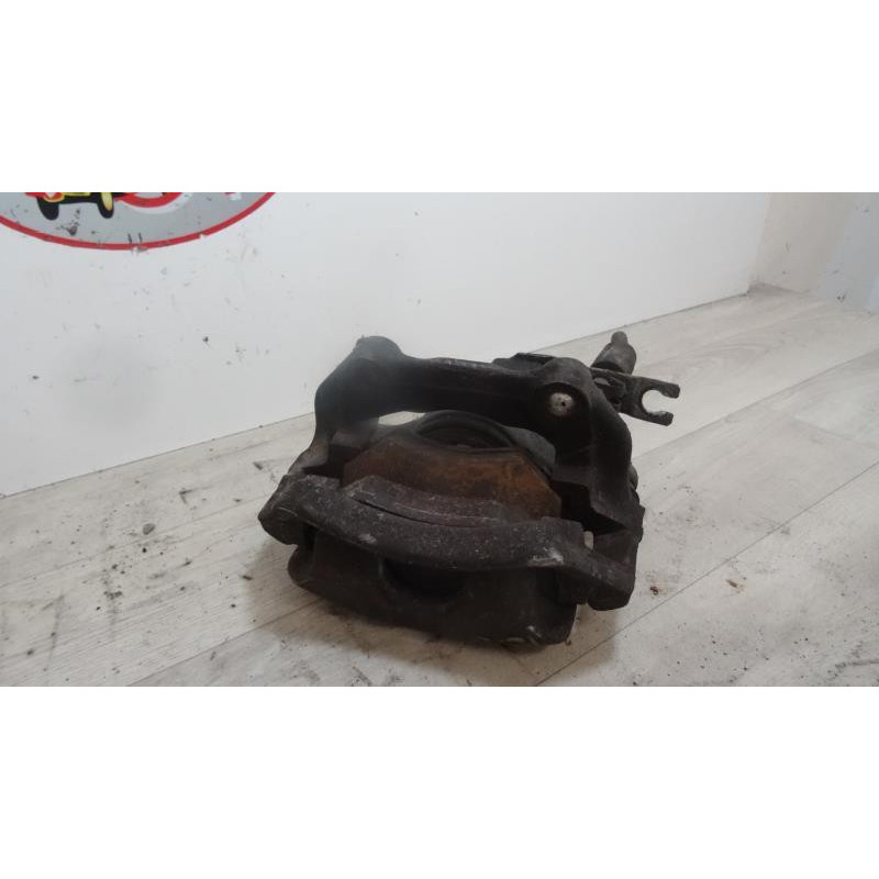 Etrier avant gauche (freinage) VOLKSWAGEN PASSAT V (3B5) BREAK d’occasion