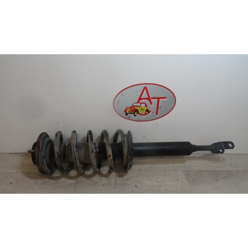 Amortisseur avant gauche VOLKSWAGEN PASSAT V (3B5) BREAK d’occasion