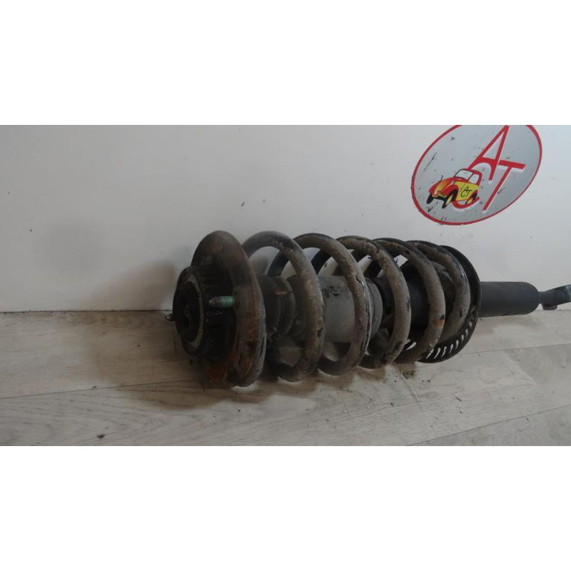 Amortisseur avant gauche VOLKSWAGEN PASSAT V (3B5) BREAK d’occasion