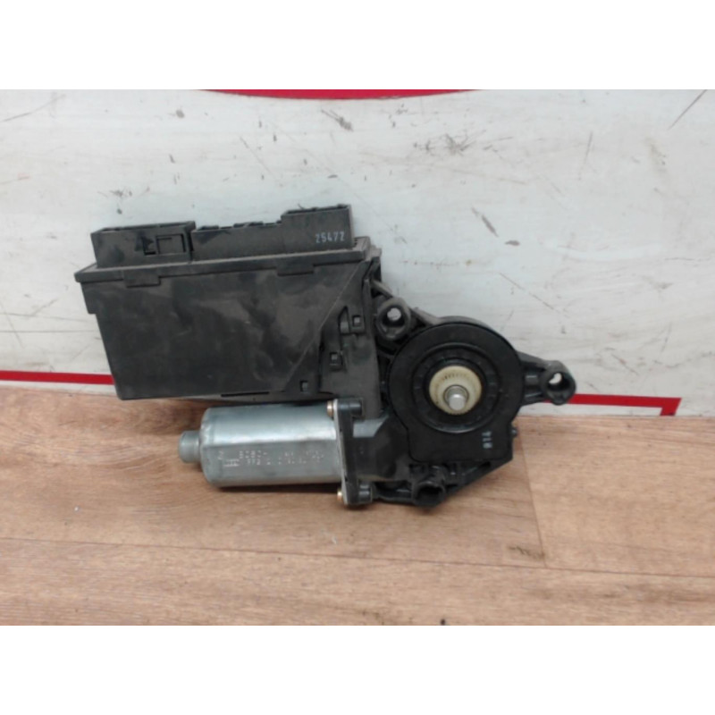 Mot. essuie glace arrière gauche AUDI A4 (B7) d’occasion