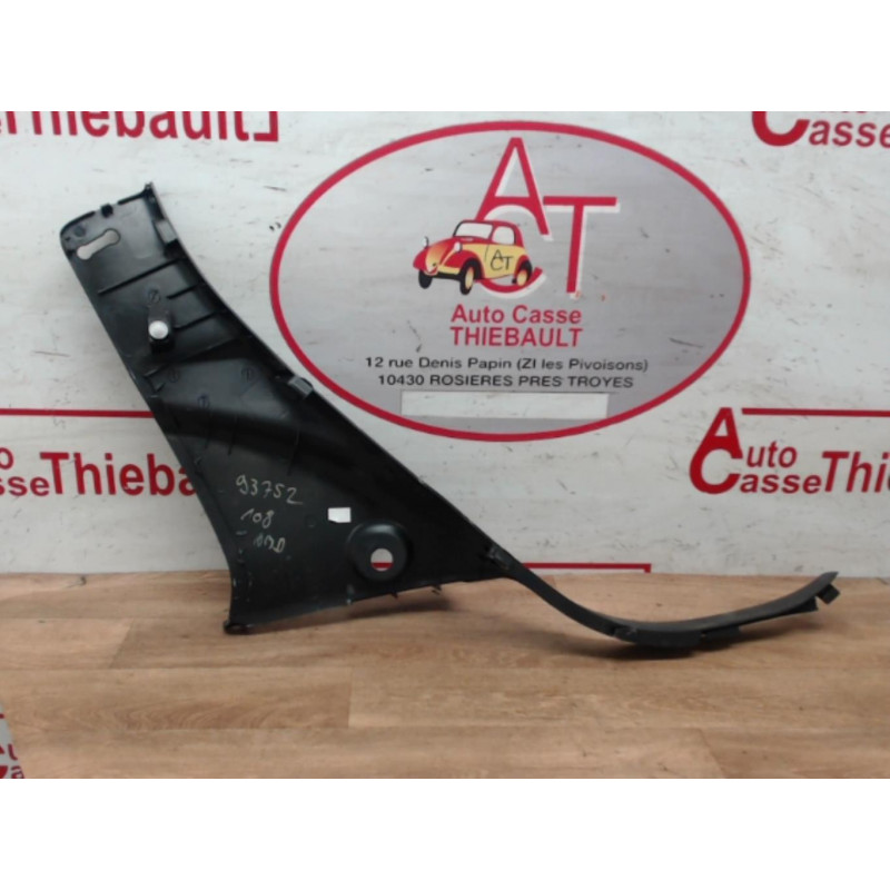 Garniture laterale arriere droite PEUGEOT 108 d’occasion