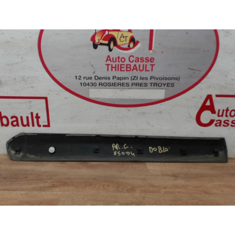 Baguette de porte arriere gauche  FIAT DOBLO II d’occasion