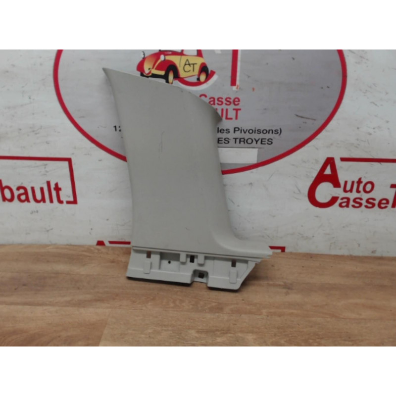 Garniture laterale arriere droite DACIA DUSTER PHASE 2 d’occasion