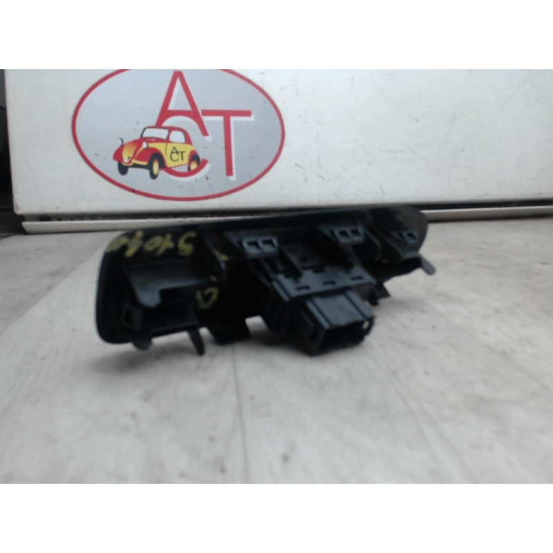 Interrupteur de leve vitre avant droit CITROEN C3 II PHASE 1 d’occasion