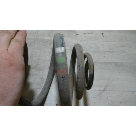 Ressort de suspension arriere droit RENAULT TRAFIC II PHASE 1 FOURGON d’occasion