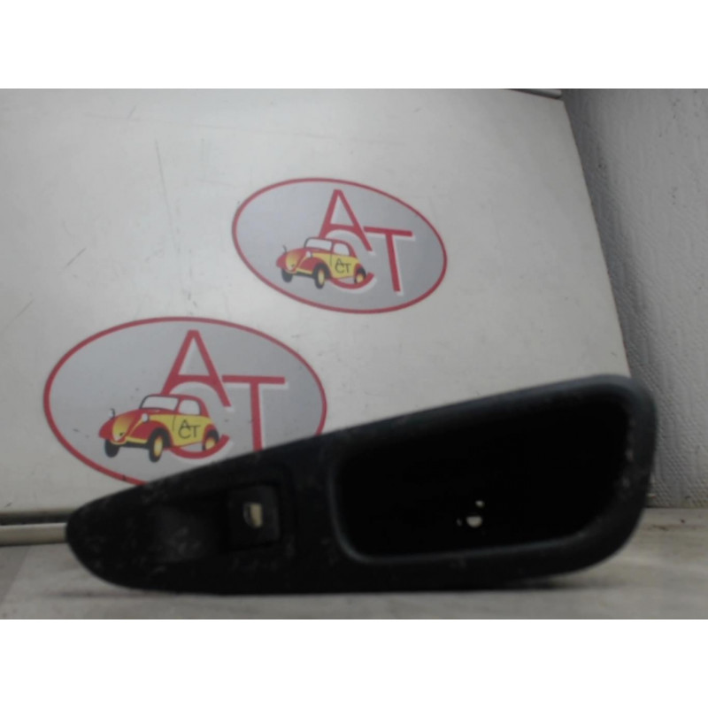 Interrupteur de leve vitre arriere droit PEUGEOT 308 PHASE 1 d’occasion