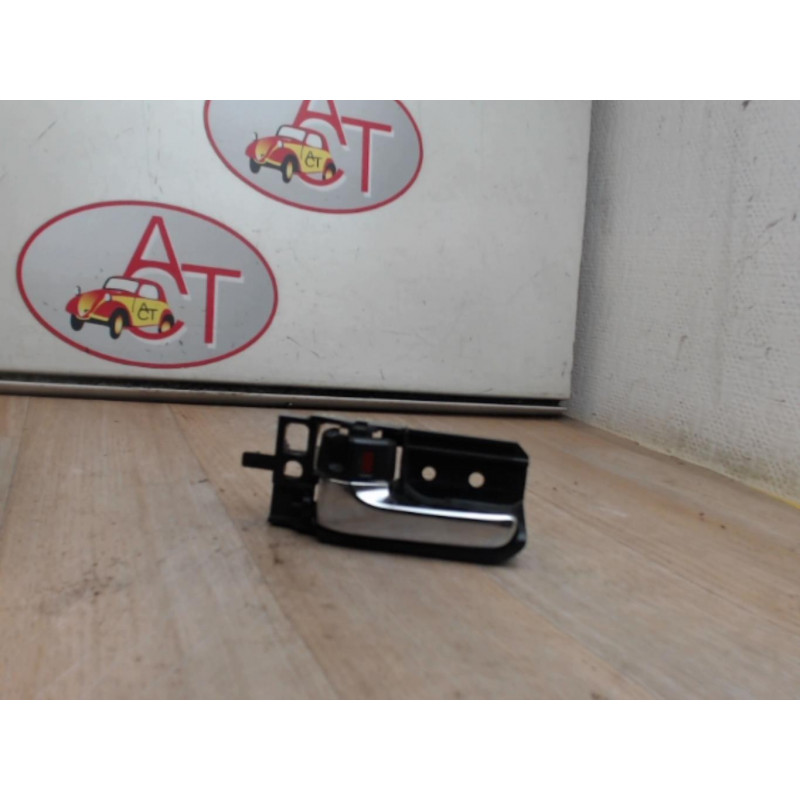 Poignee interieur avant gauche TOYOTA COROLLA VERSO II PHASE 1 d’occasion