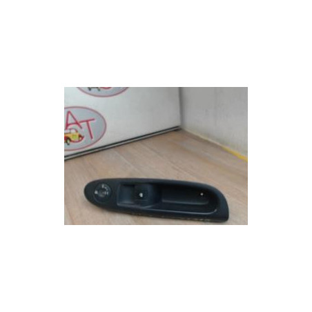 Interrupteur de leve vitre avant droit RENAULT CLIO II PHASE 2 d’occasion