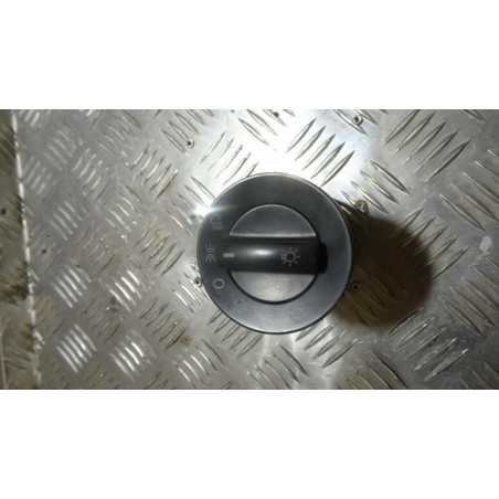 Commande de phare VOLKSWAGEN POLO IV (9N1) PHASE 1 d’occasion
