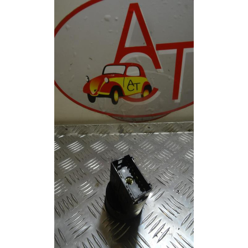 Commande de phare VOLKSWAGEN POLO IV (9N1) PHASE 1 d’occasion
