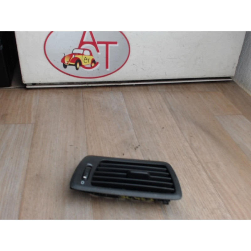 Aerateur tableau de bord avant gauche VOLVO XC70 I d’occasion