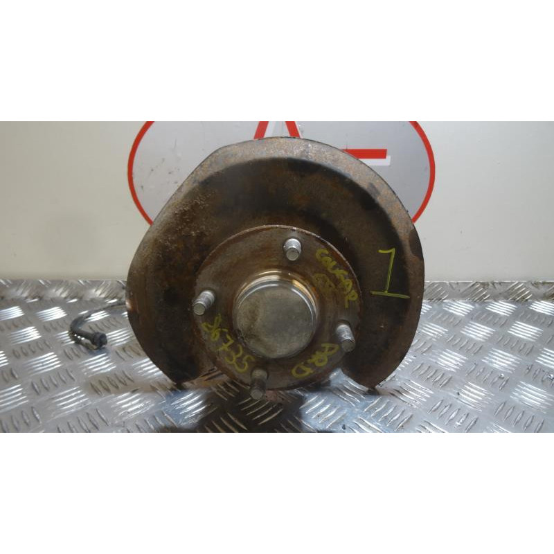 Fusee arriere droit FORD COUGAR COUPE (ECX/W) 2.0 16V d’occasion