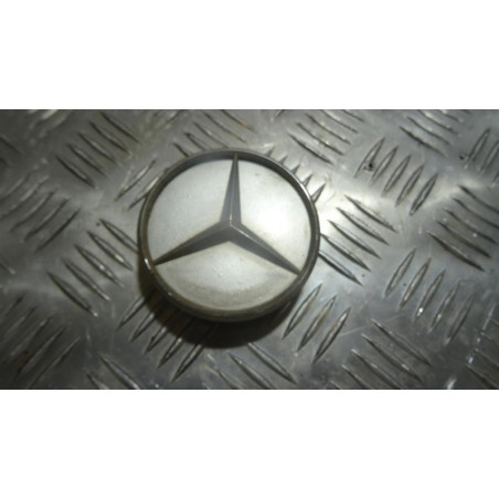 Logo centre de roue MERCEDES CLASSE C (203) BREAK d’occasion