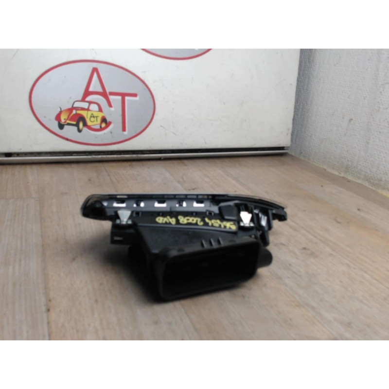 Aerateur tableau de bord avant droit PEUGEOT 2008 d’occasion