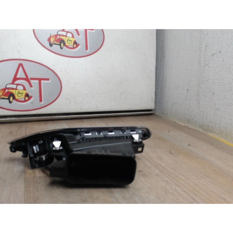Aerateur tableau de bord avant gauche PEUGEOT 2008 d’occasion
