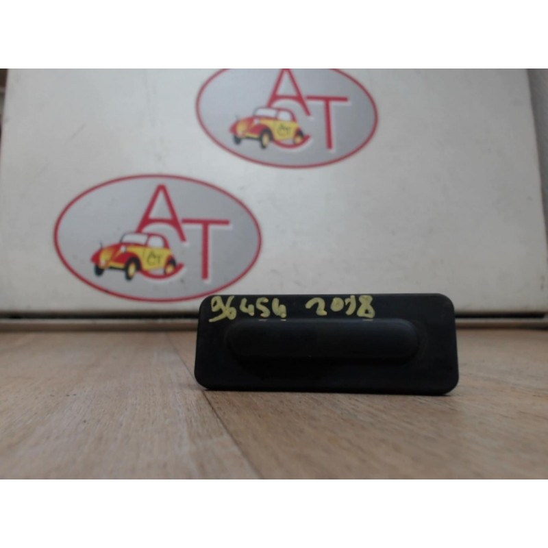 Bouton de coffre PEUGEOT 2008 d’occasion