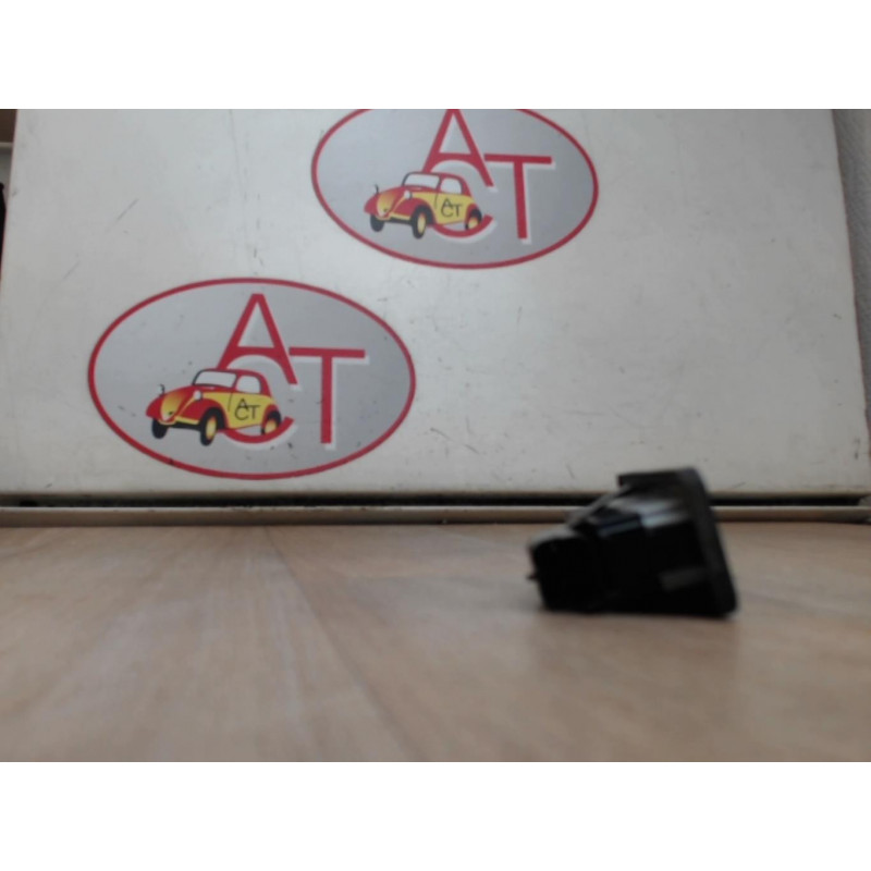 Bouton de coffre PEUGEOT 2008 d’occasion