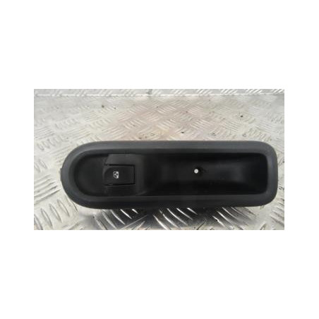 Interrupteur de leve vitre avant droit RENAULT CLIO III PHASE 2 d’occasion