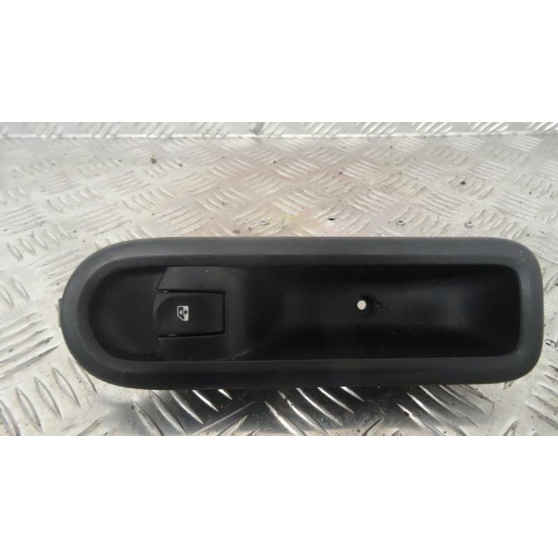 Interrupteur de leve vitre avant droit RENAULT CLIO III PHASE 2 d’occasion