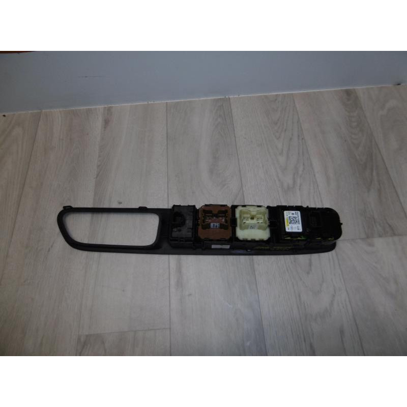 Interrupteur de leve vitre (Bloc complet) RENAULT CLIO IV d’occasion