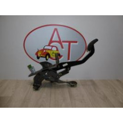 Pedalier d'embrayage RENAULT CLIO IV d’occasion