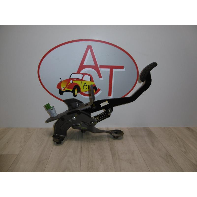 Pedalier d'embrayage RENAULT CLIO IV d’occasion