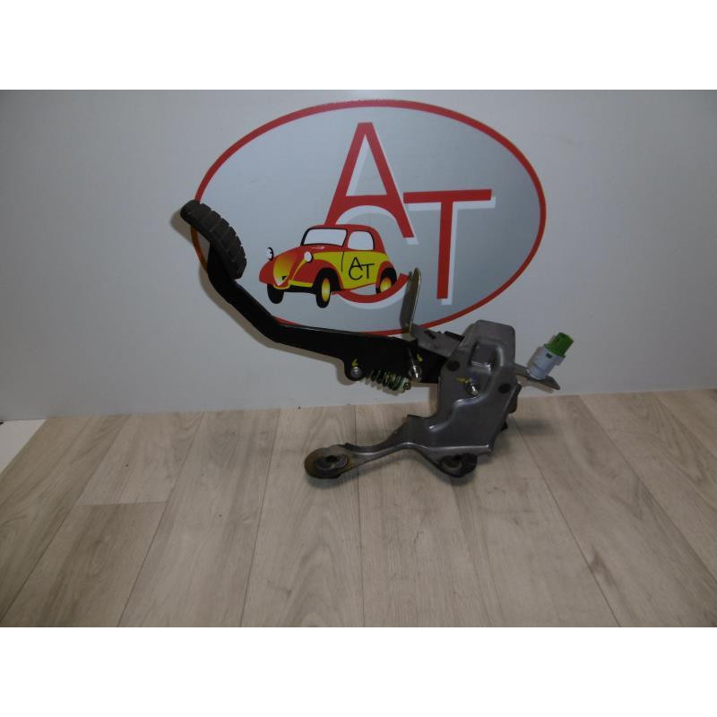 Pedalier d'embrayage RENAULT CLIO IV d’occasion