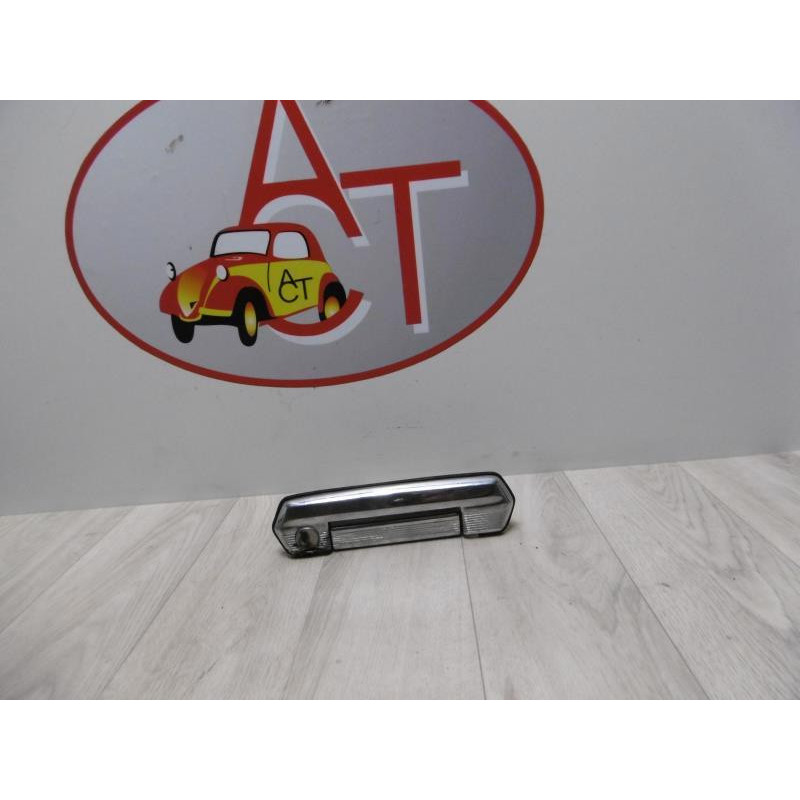 Poignee porte avant droit LADA  d’occasion