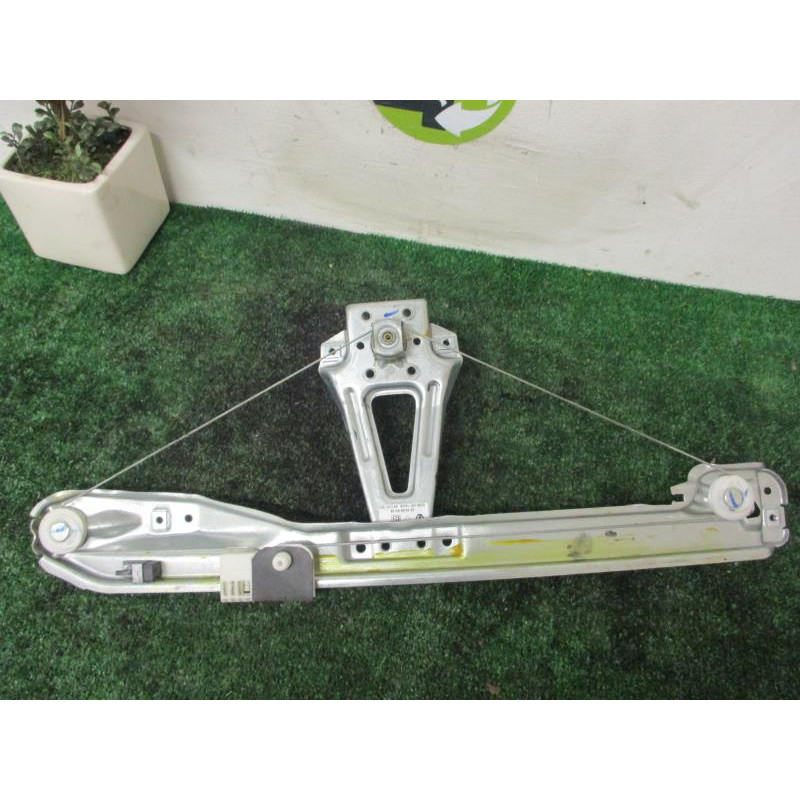 Leve vitre mecanique arriere gauche RENAULT CLIO III ESTATE PHASE 2 d’occasion
