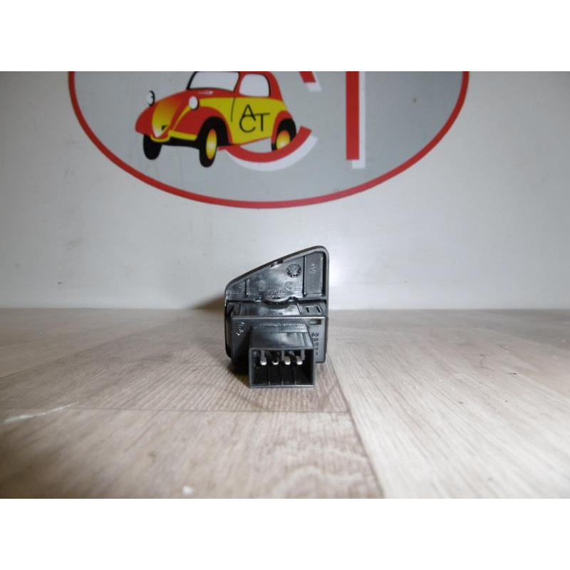 Interrupteur de leve vitre avant droit FIAT 500 III d’occasion
