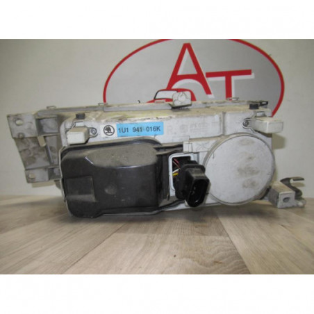 Optique avant principal droit (feux)(phare) SKODA OCTAVIA II COMBI d’occasion
