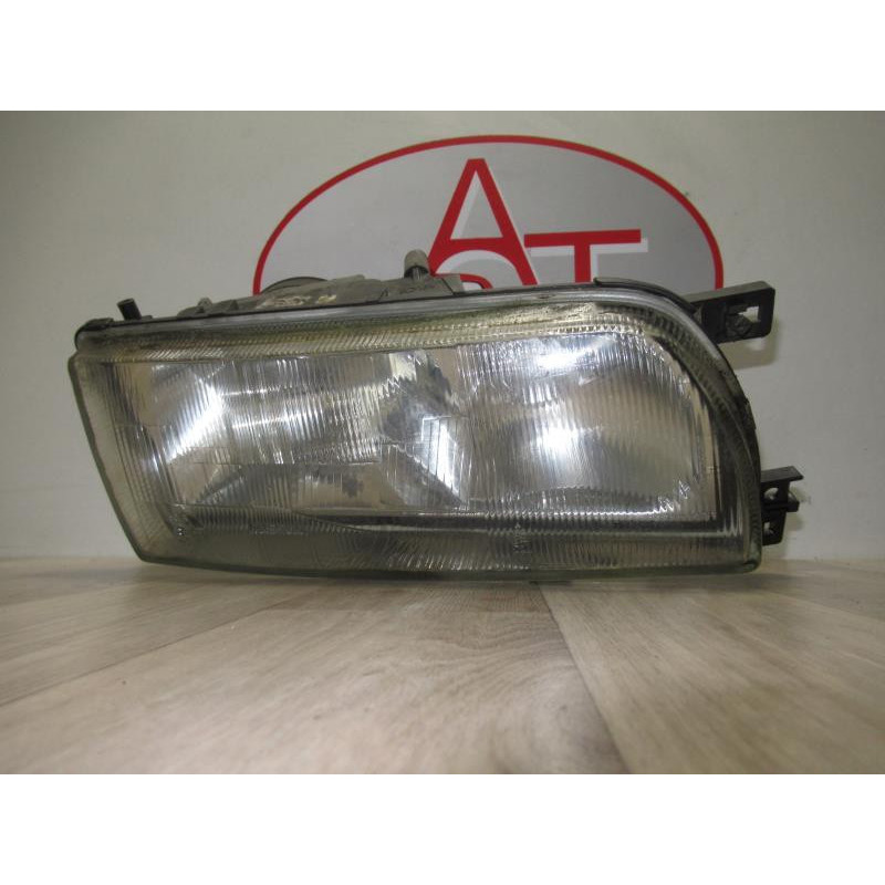 Optique avant principal droit (feux)(phare) NISSAN PRIMERA I d’occasion